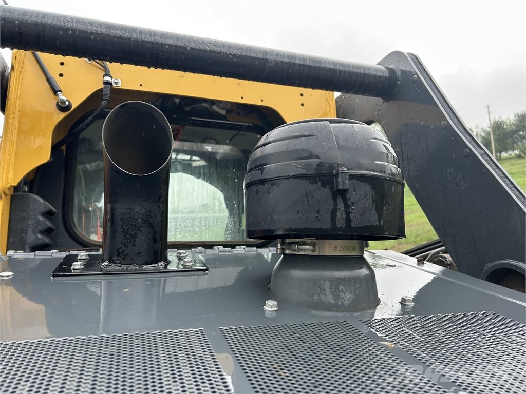John Deere 331G لوادر صغيرة