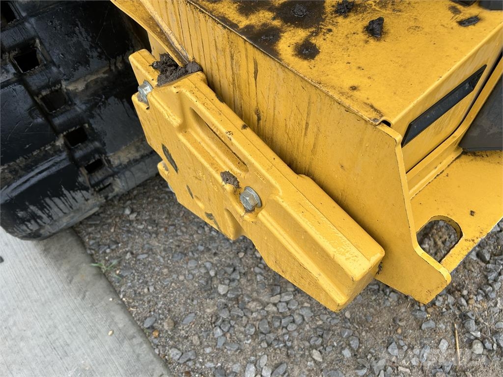 John Deere 331G لوادر صغيرة