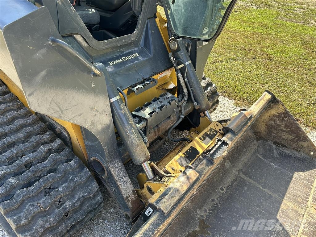 John Deere 331G 小型裝載機