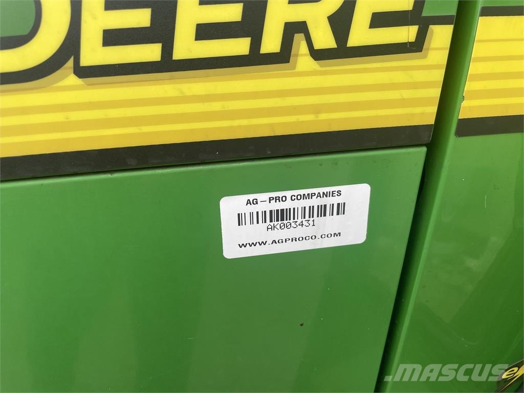 John Deere 3320 جرارات مدمجة