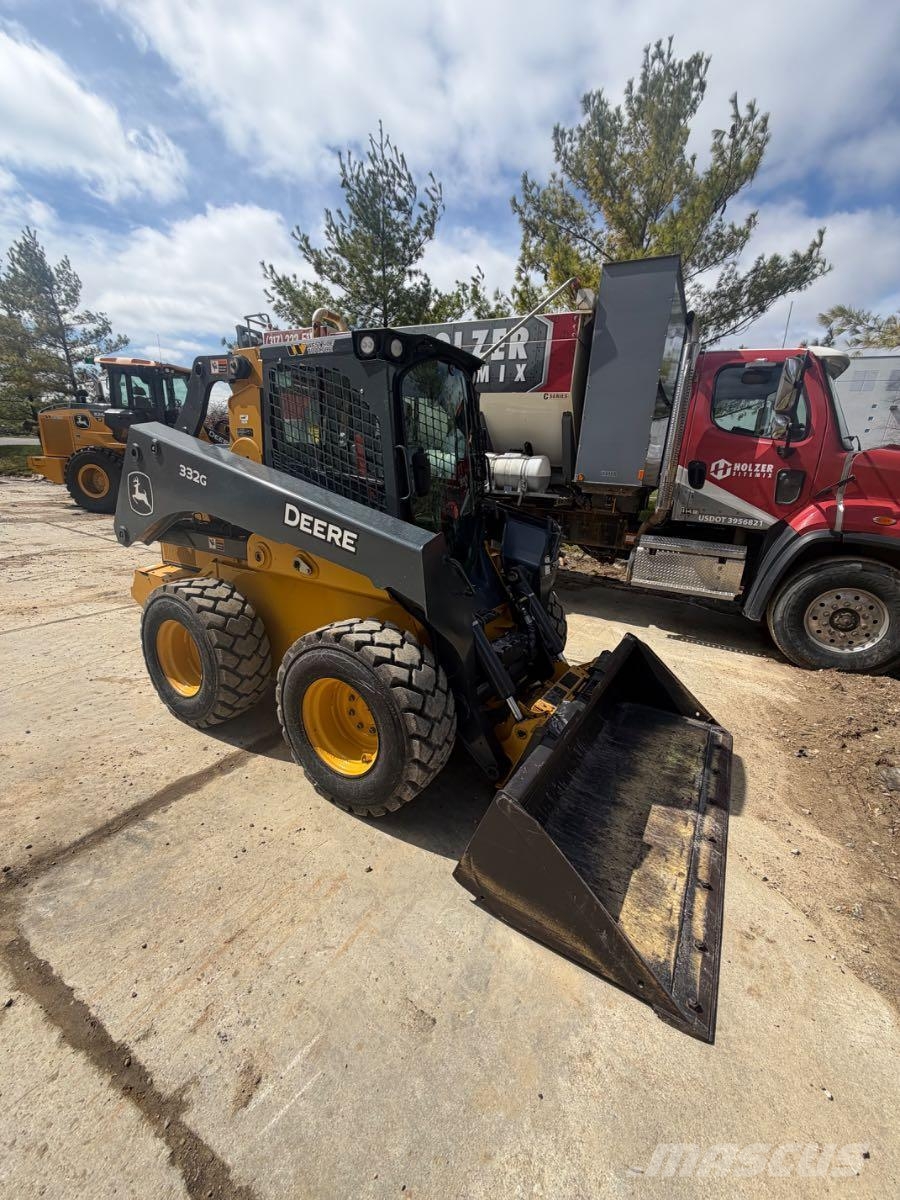 John Deere 332G Šmykom riadené nakladače