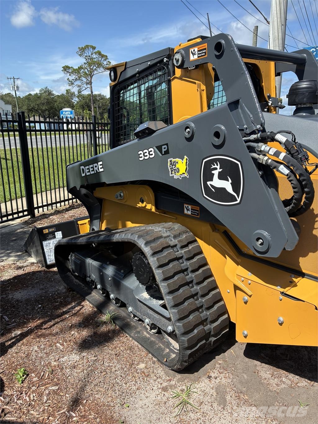 John Deere 333 P Mini iekrāvēji