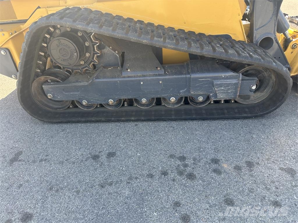 John Deere 333G Малі навантажувачі