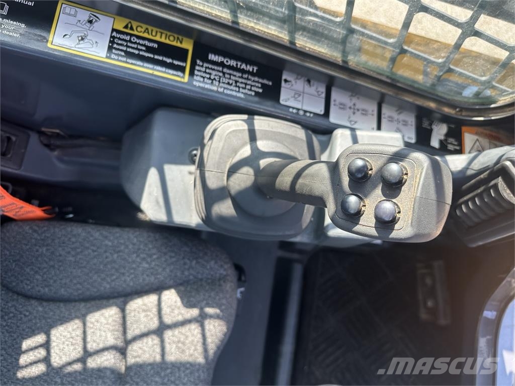 John Deere 333G Малі навантажувачі