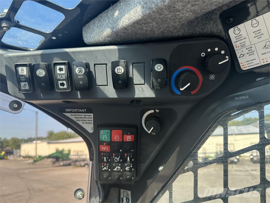 John Deere 333G Малі навантажувачі