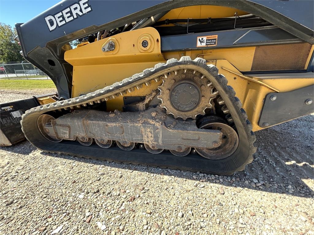 John Deere 333G لوادر صغيرة