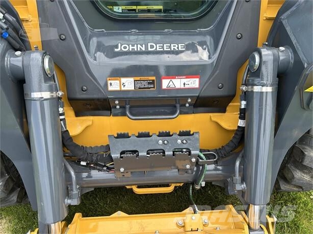 John Deere 334 P Kompaktrakodók