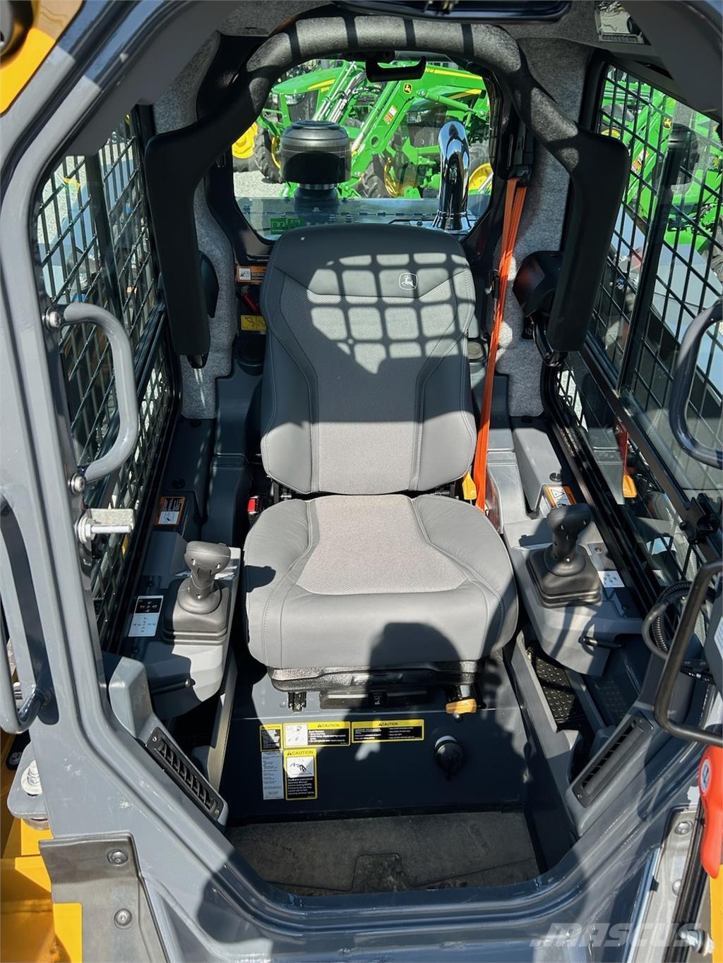 John Deere 335 P Mini loaders