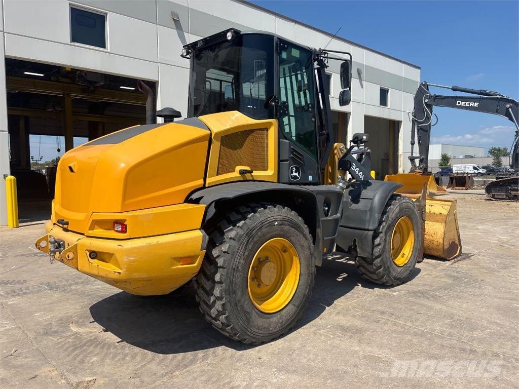 John Deere 344L Mini iekrāvēji