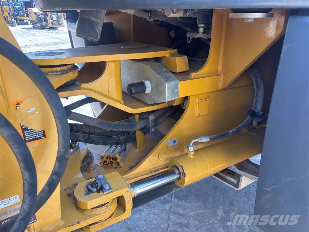 John Deere 344L Mini iekrāvēji