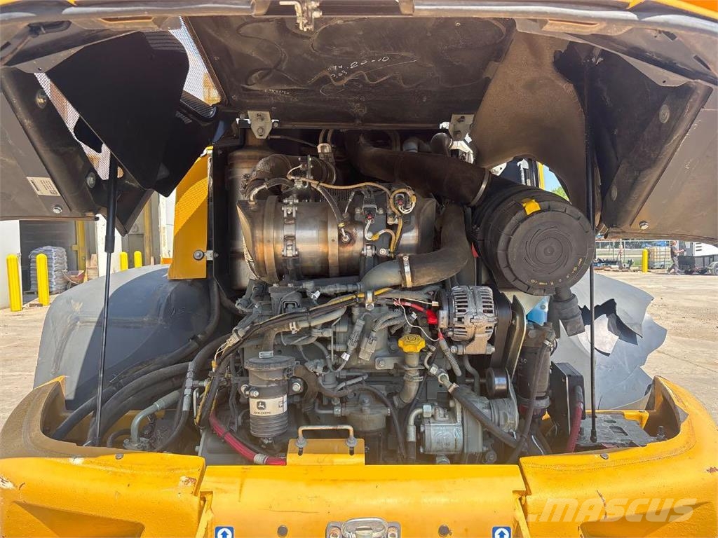 John Deere 344L Mini iekrāvēji