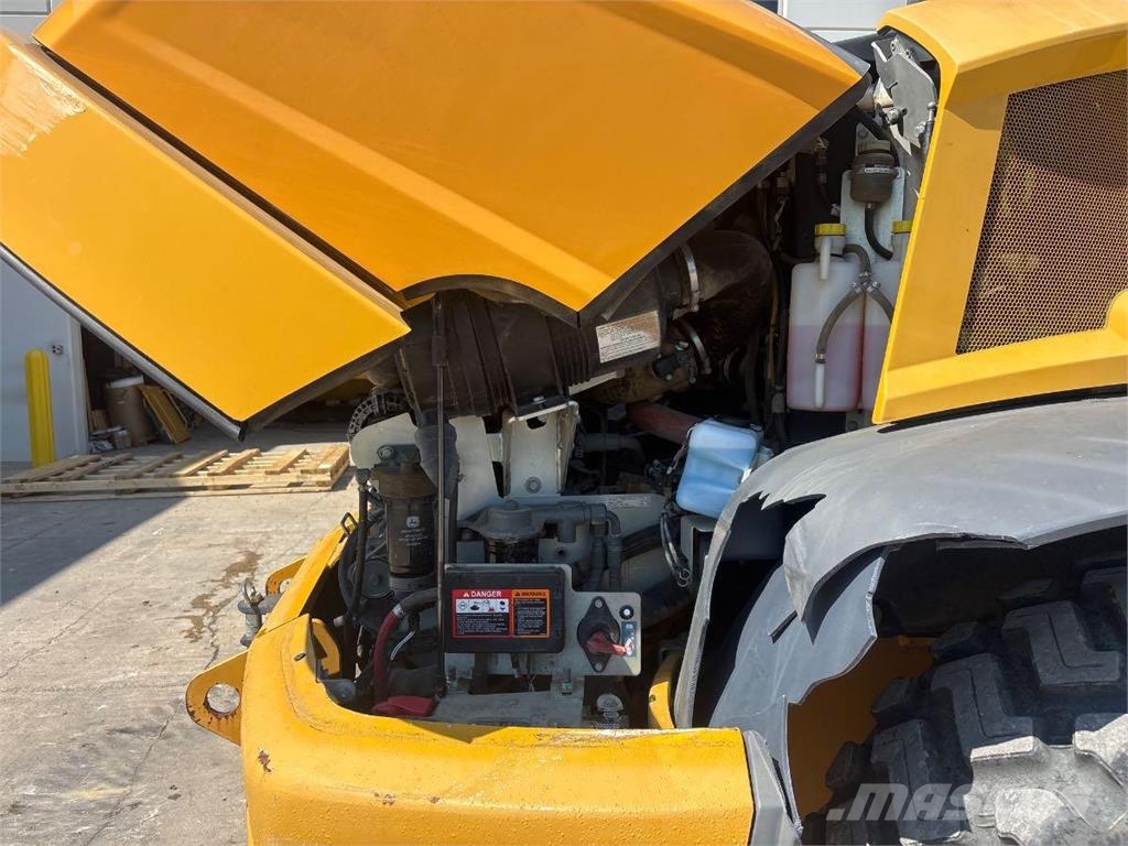 John Deere 344L Mini iekrāvēji