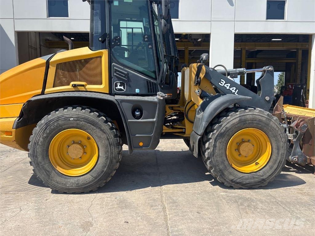 John Deere 344L Mini iekrāvēji