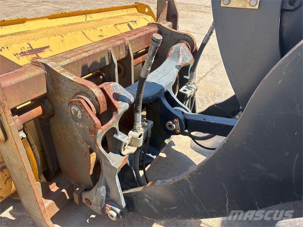 John Deere 344L Mini iekrāvēji