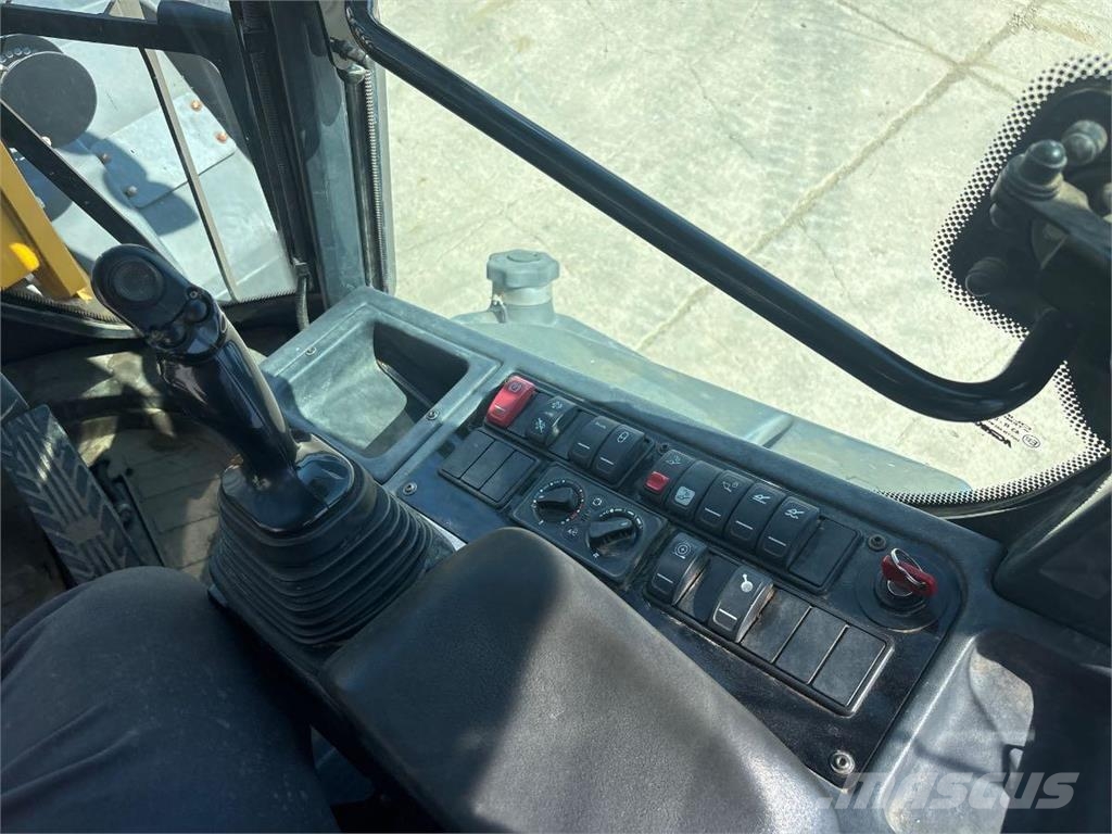 John Deere 344L Mini iekrāvēji