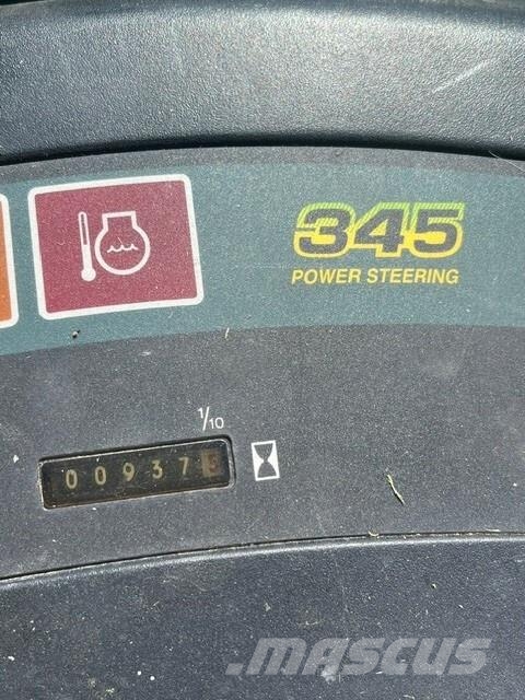 John Deere 345 ركوب الحشائش