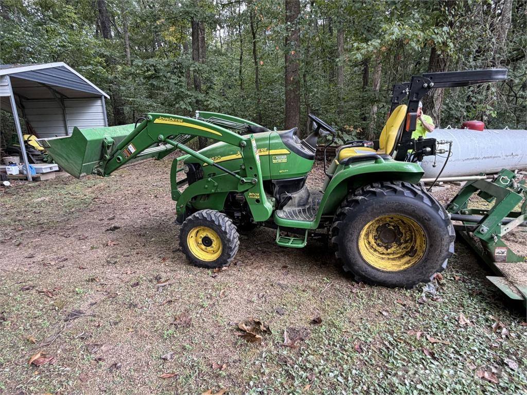 John Deere 3520 Коммунальные тракторы