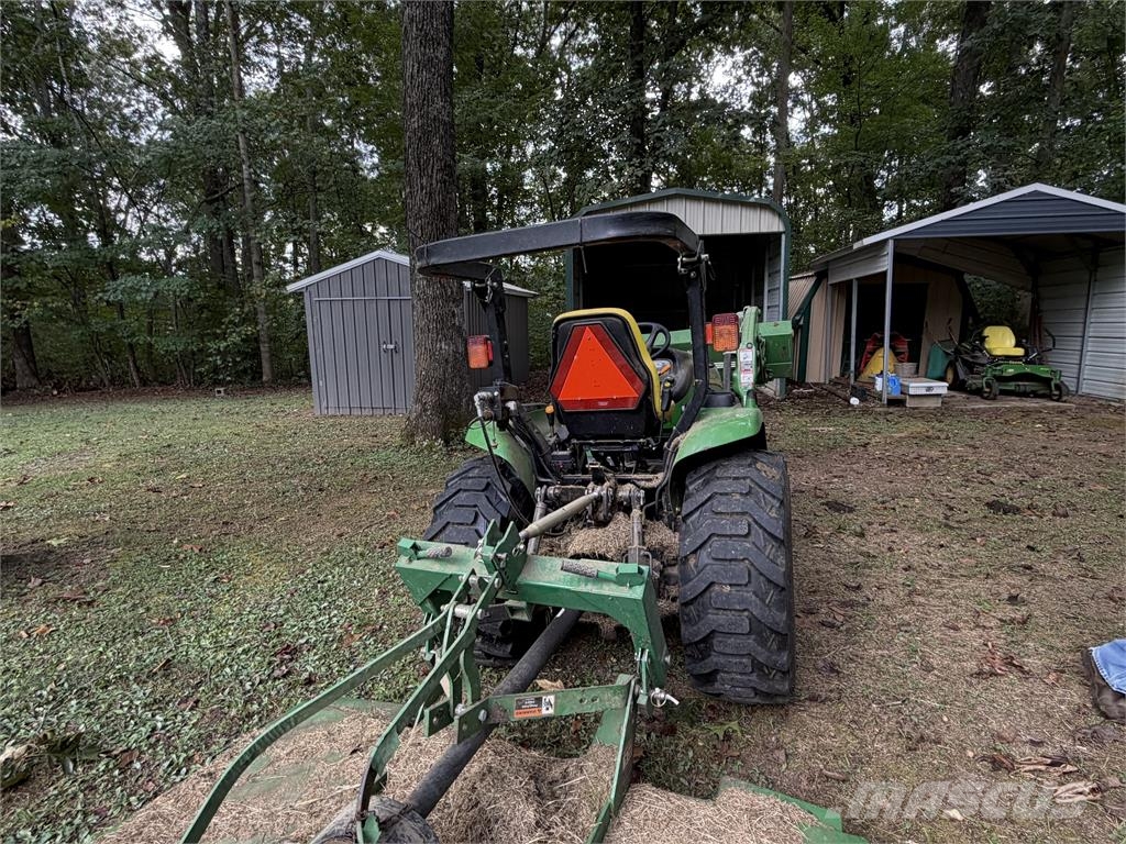 John Deere 3520 Коммунальные тракторы