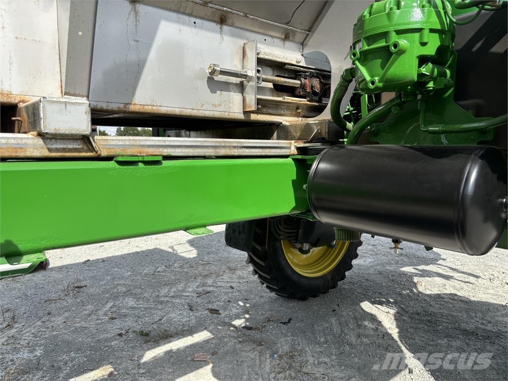 John Deere 400R Trailed sprayers
