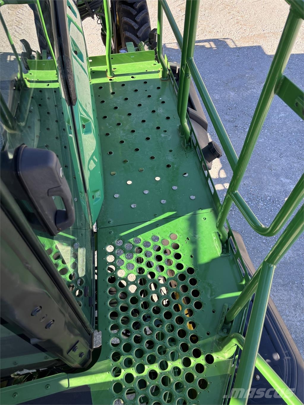 John Deere 400R 牽引式噴霧機