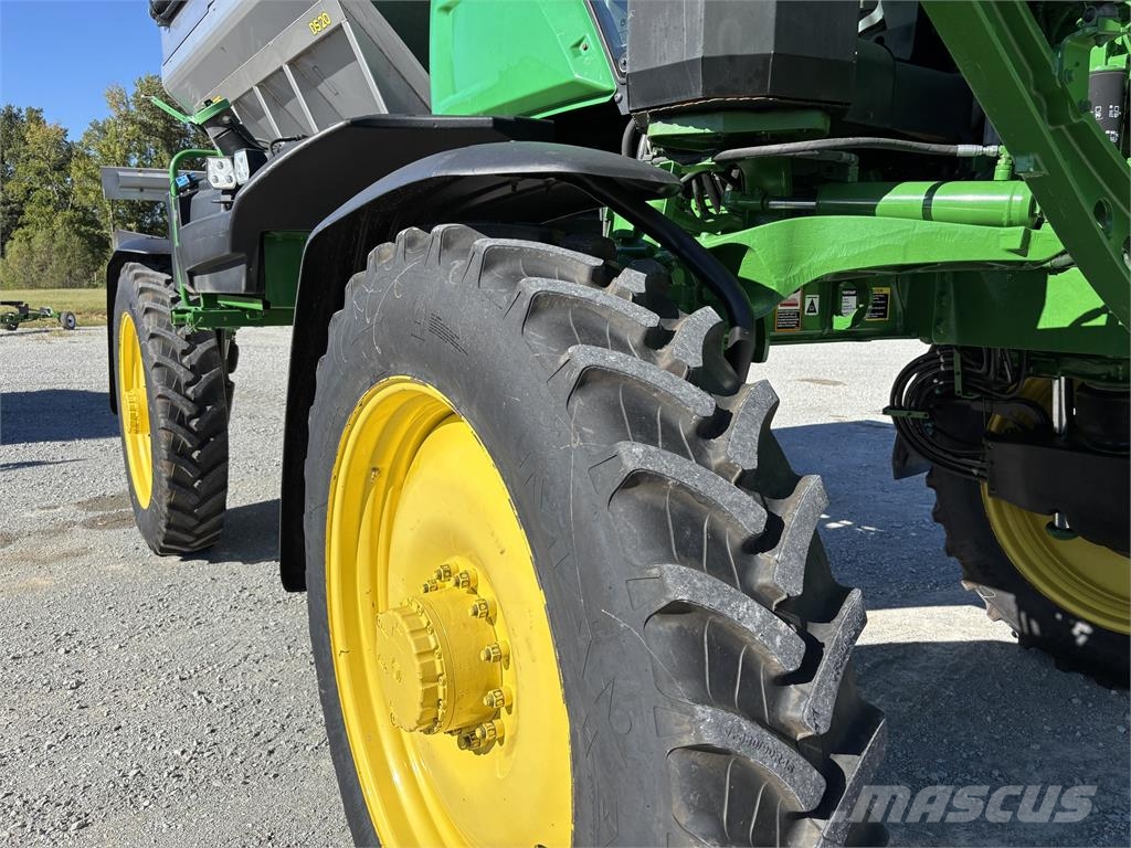 John Deere 400R 牽引式噴霧機
