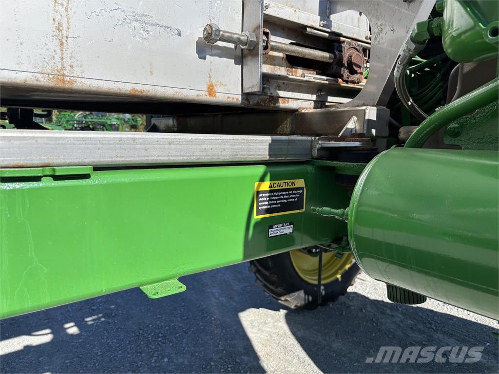 John Deere 400R 牽引式噴霧機