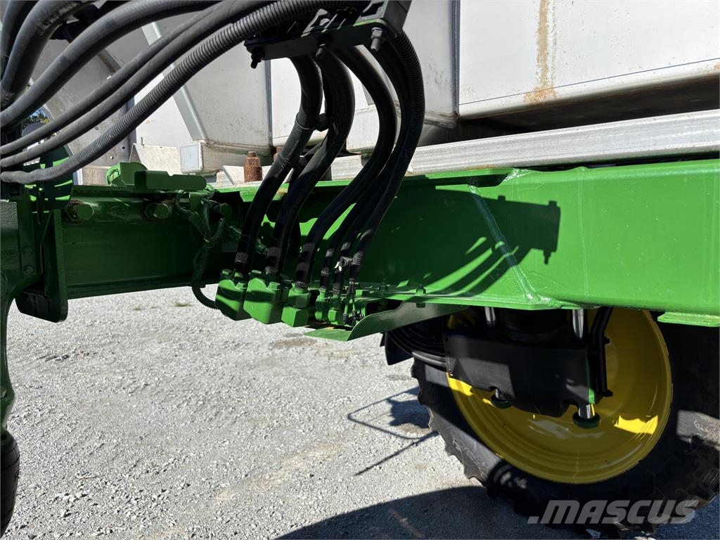 John Deere 400R 牽引式噴霧機