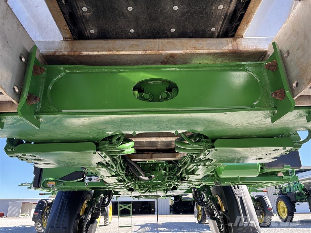John Deere 400R 牽引式噴霧機