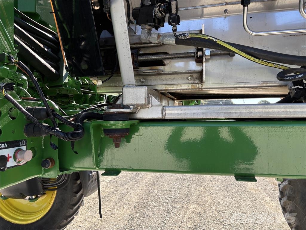 John Deere 400R 牽引式噴霧機