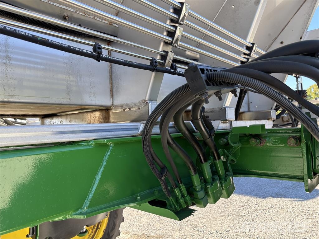 John Deere 400R 牽引式噴霧機