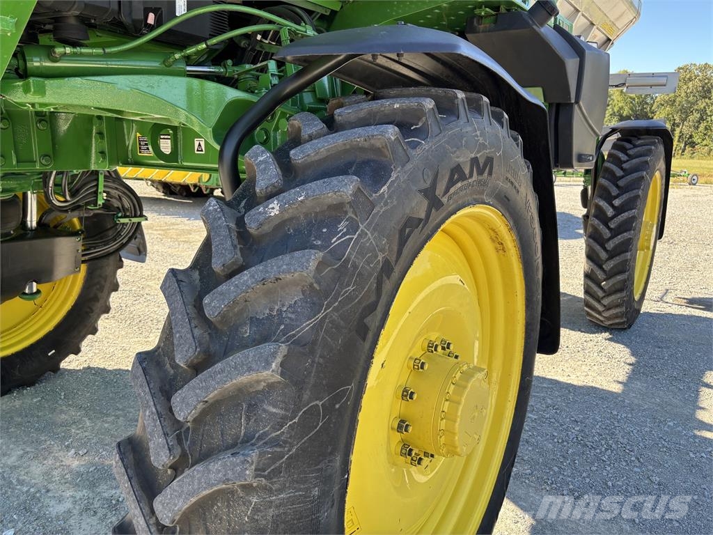 John Deere 400R 牽引式噴霧機