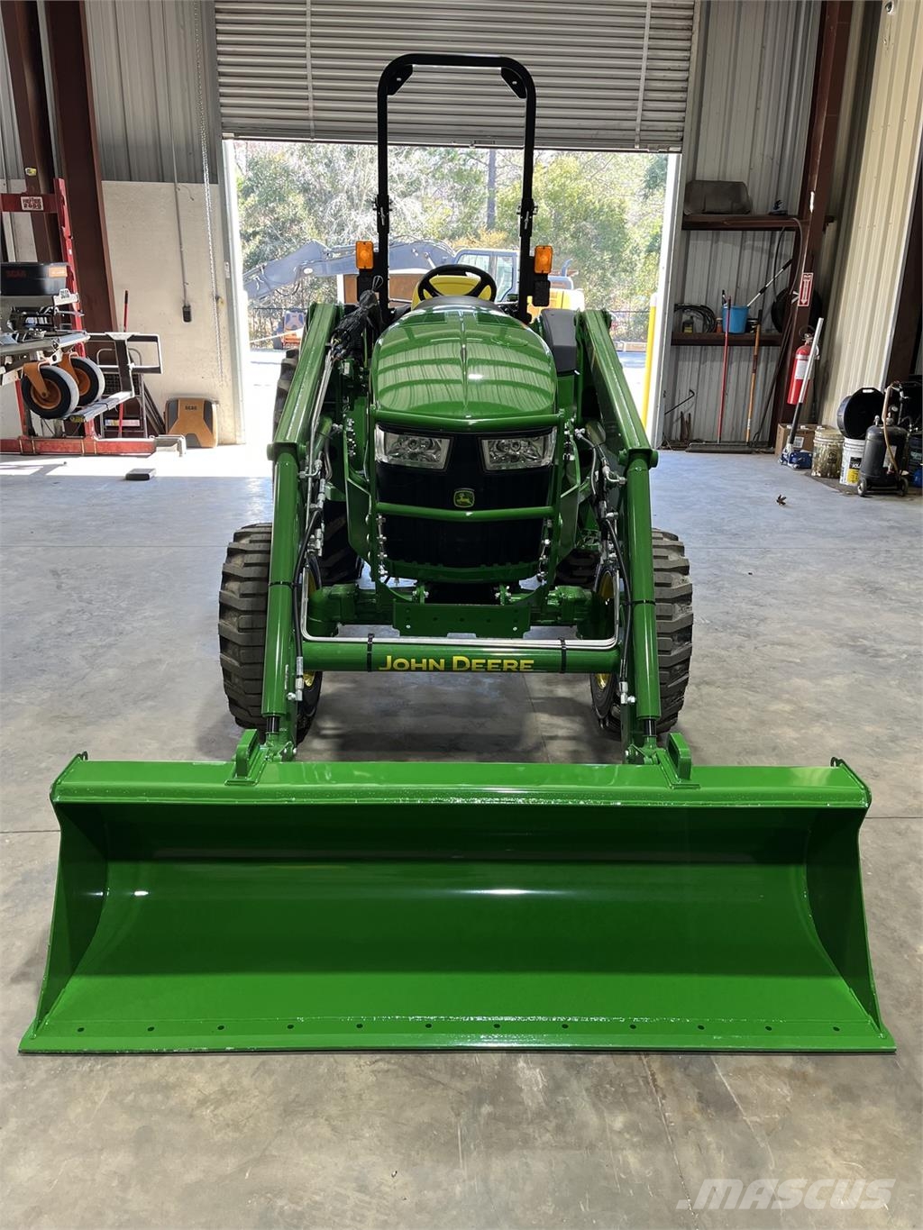 John Deere 4044M Traktori