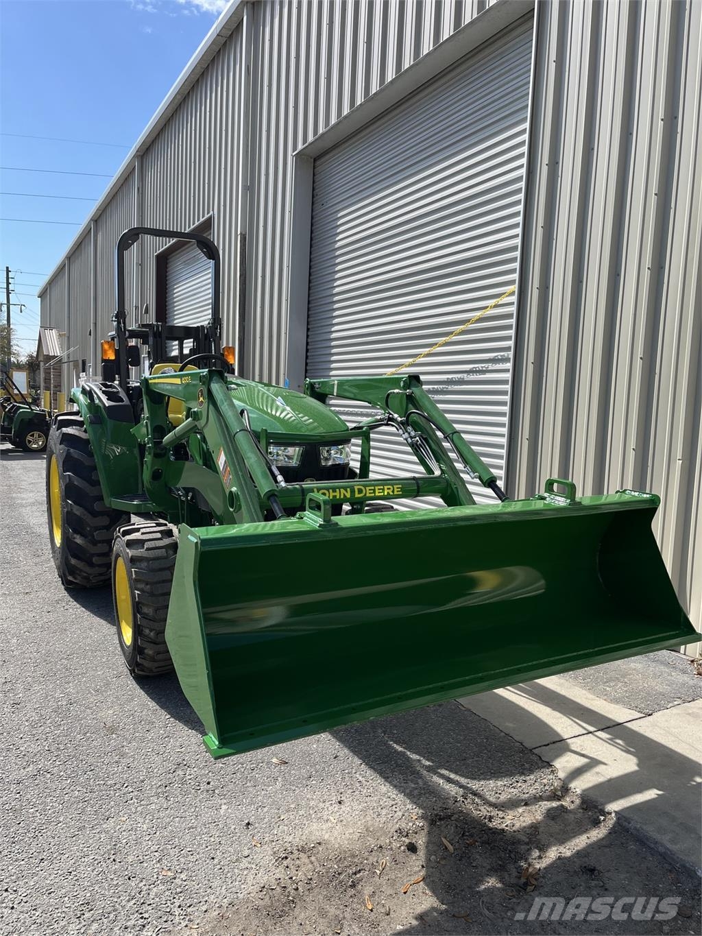 John Deere 4044M Traktori