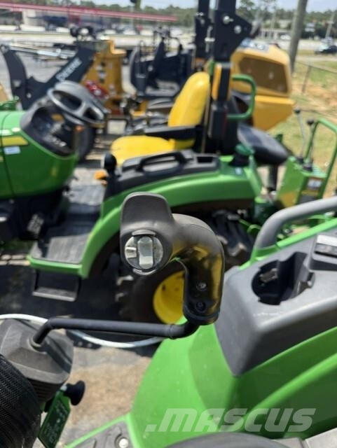 John Deere 4044M Traktory