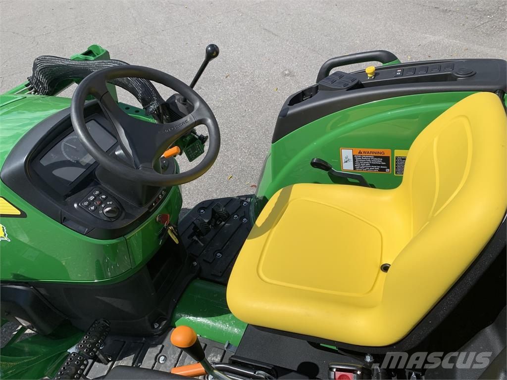 John Deere 4044M 소형 트랙터