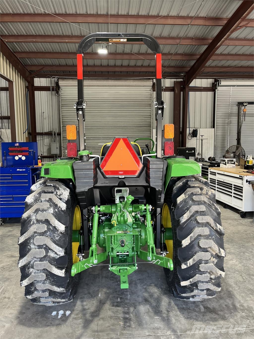John Deere 4044M Traktori