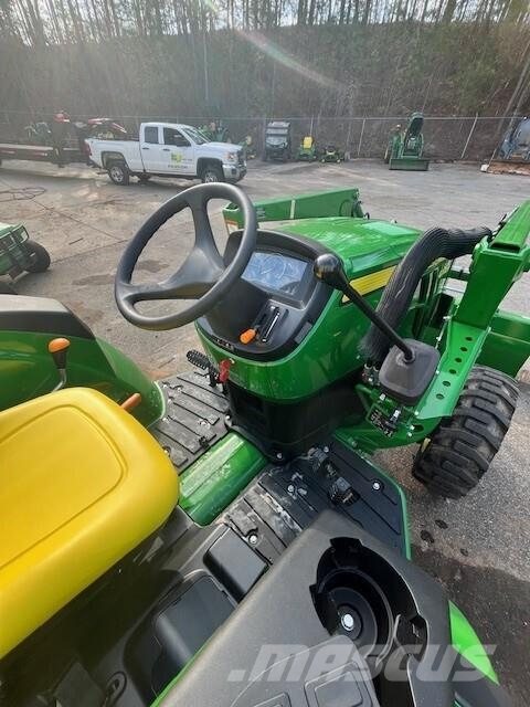 John Deere 4044M Traktory