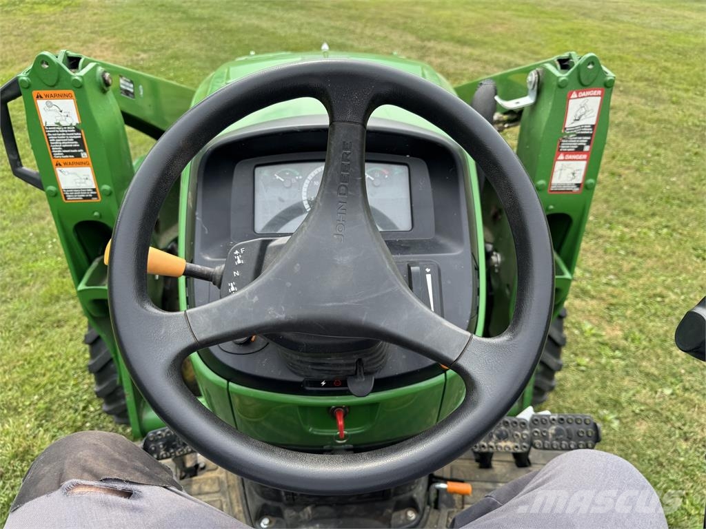John Deere 4066R 소형 트랙터