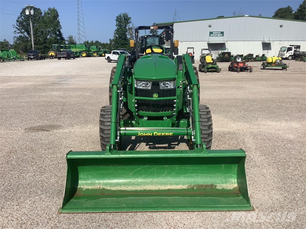 John Deere 4066M Трактори