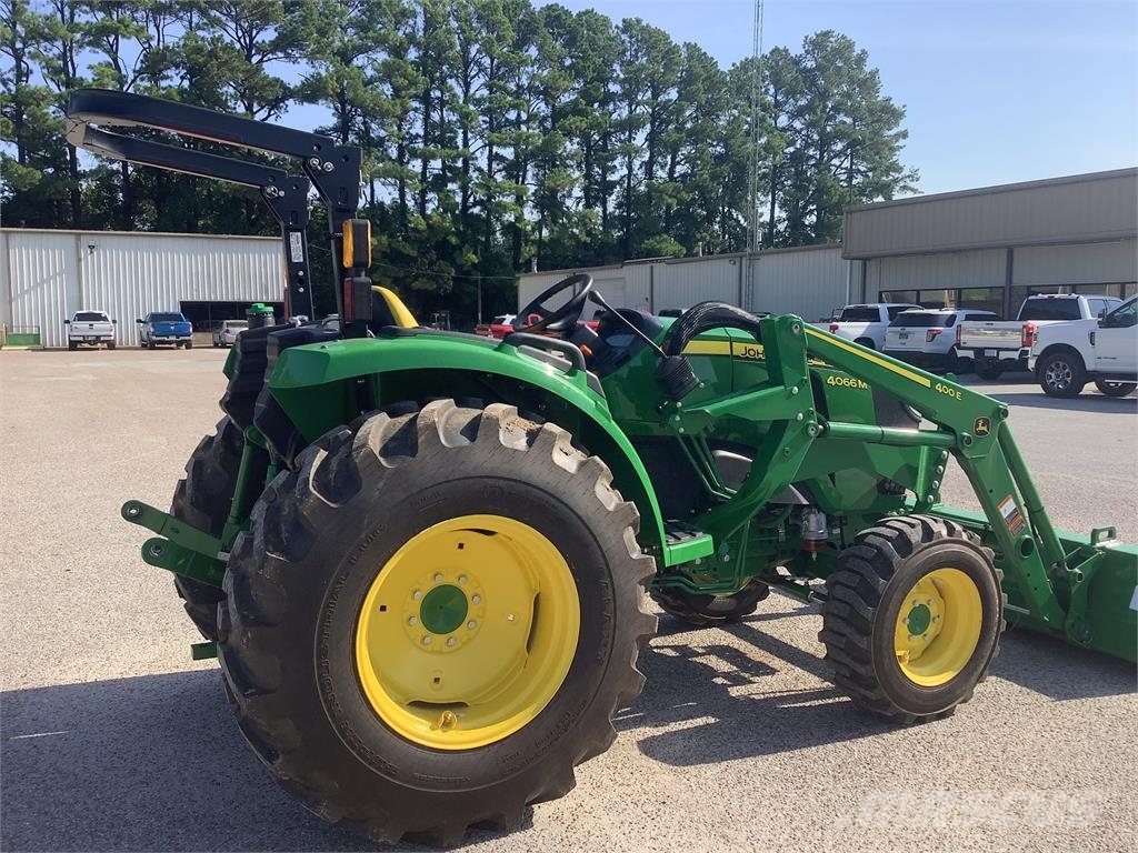 John Deere 4066M Трактори
