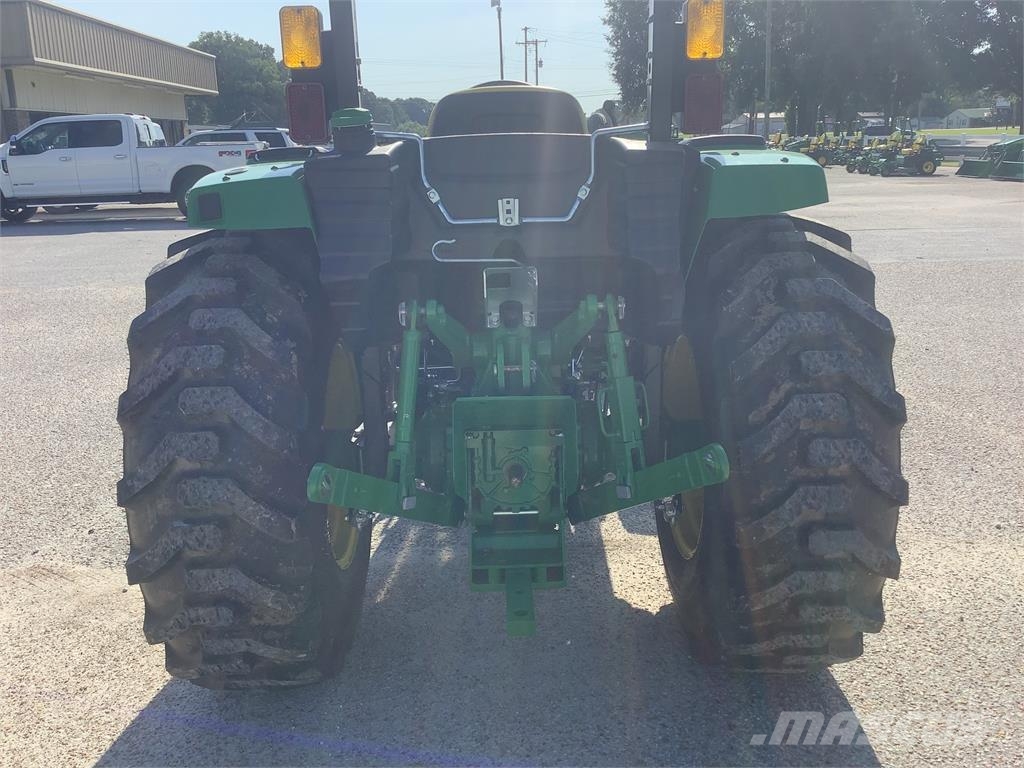 John Deere 4066M Трактори