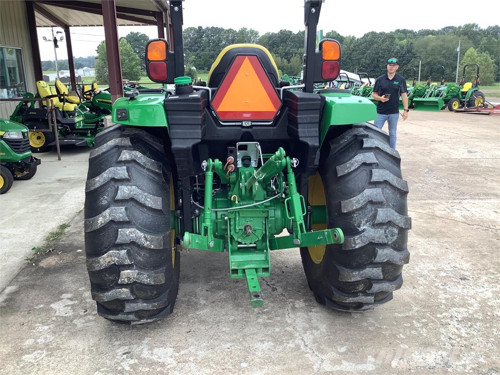 John Deere 4066R Traktoren