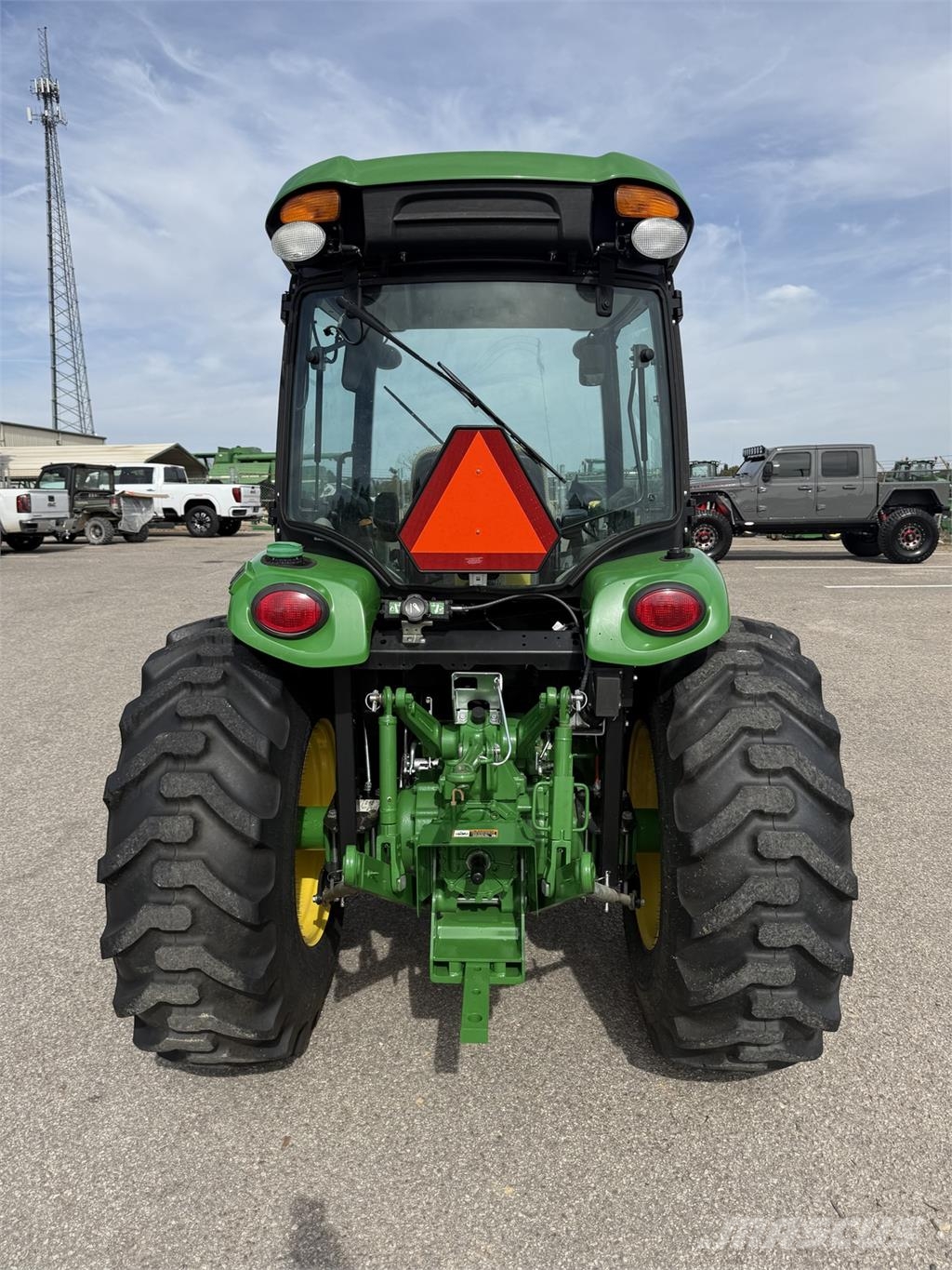 John Deere 4066R Traktorer