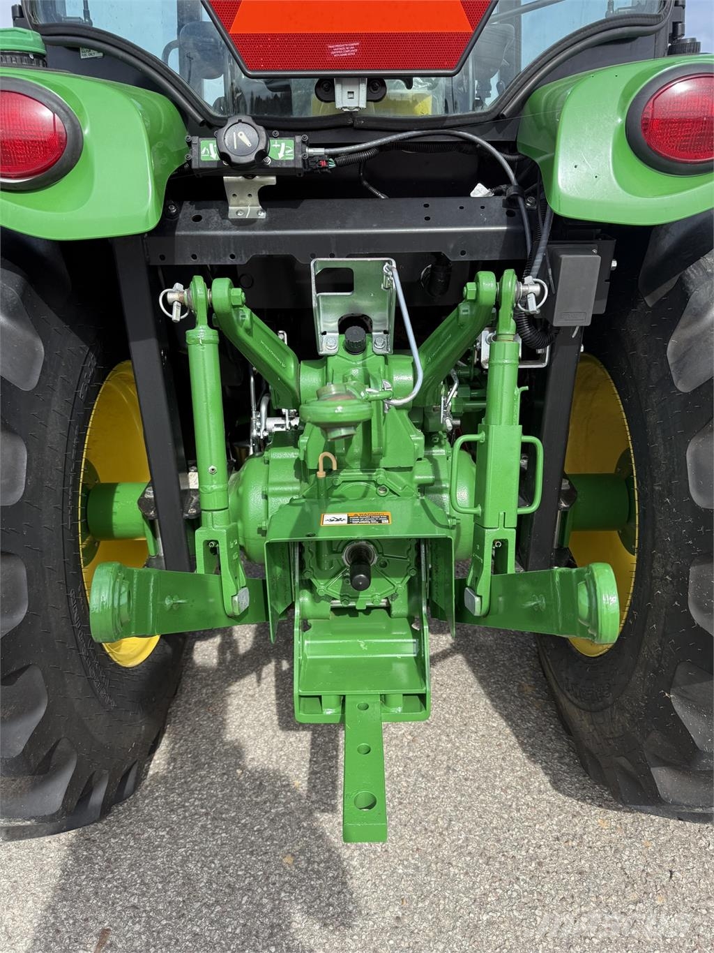 John Deere 4066R Traktorer