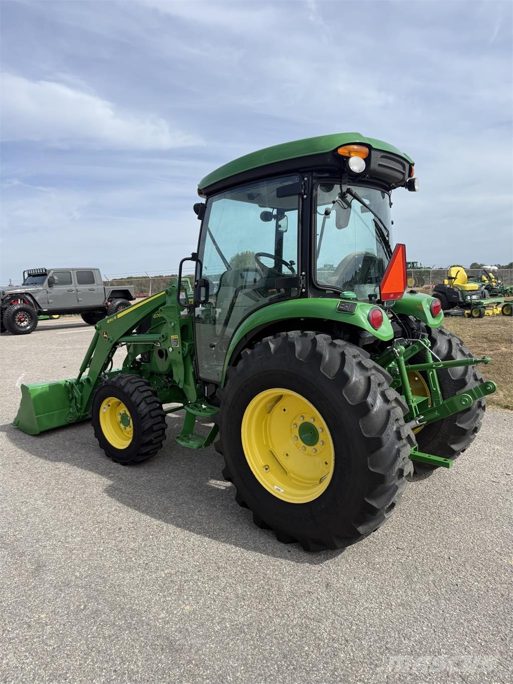 John Deere 4066R Traktorer