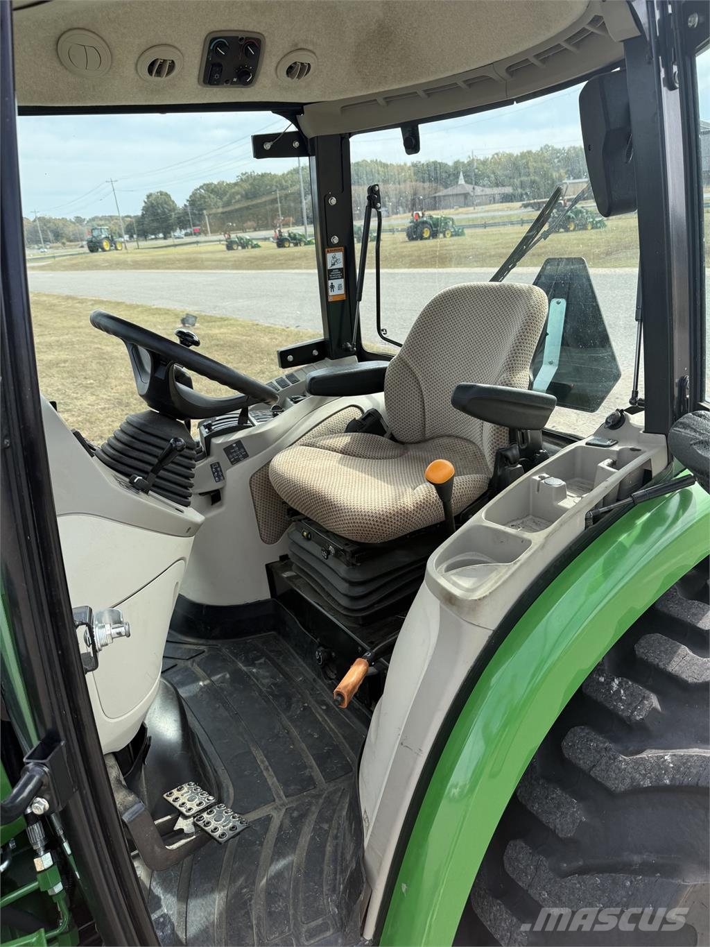 John Deere 4066R Traktorer
