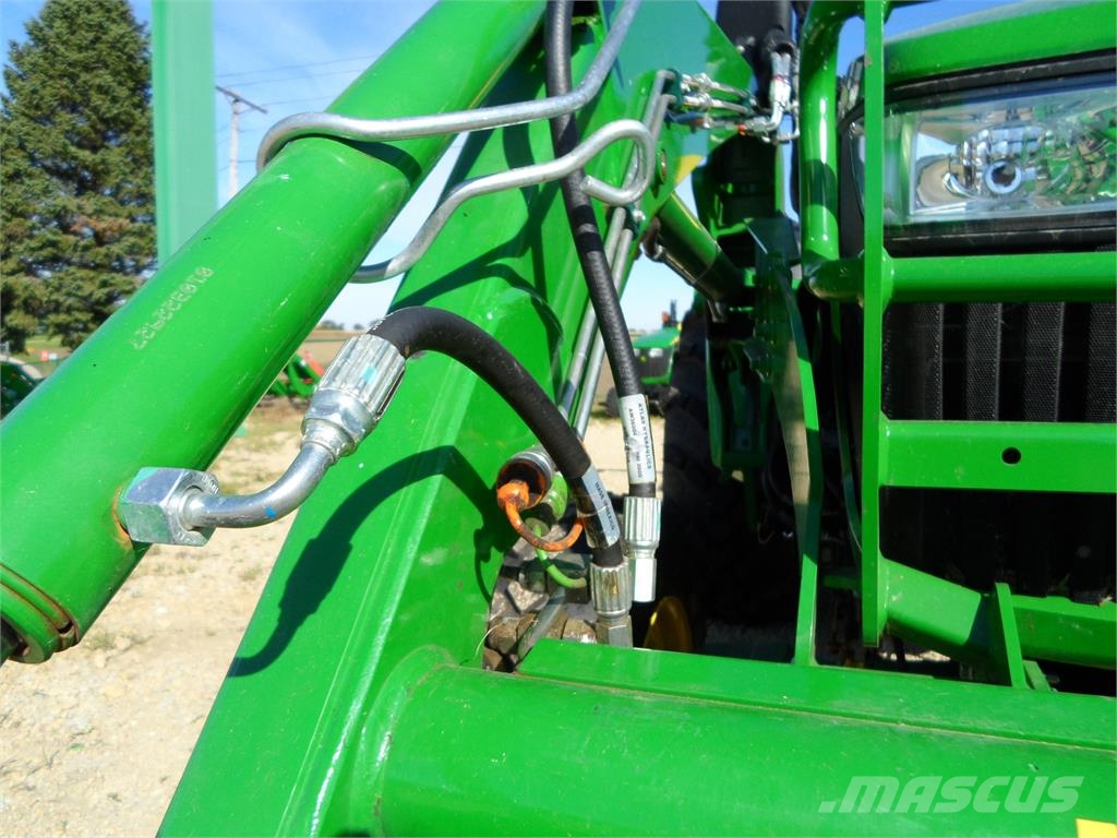 John Deere 4066R Traktorji