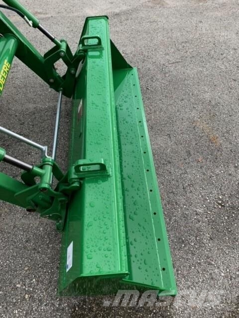 John Deere 4066R Трактори
