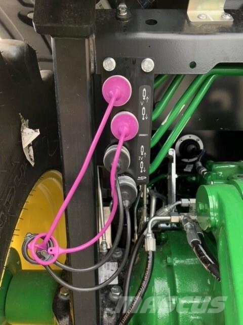 John Deere 4066R Трактори