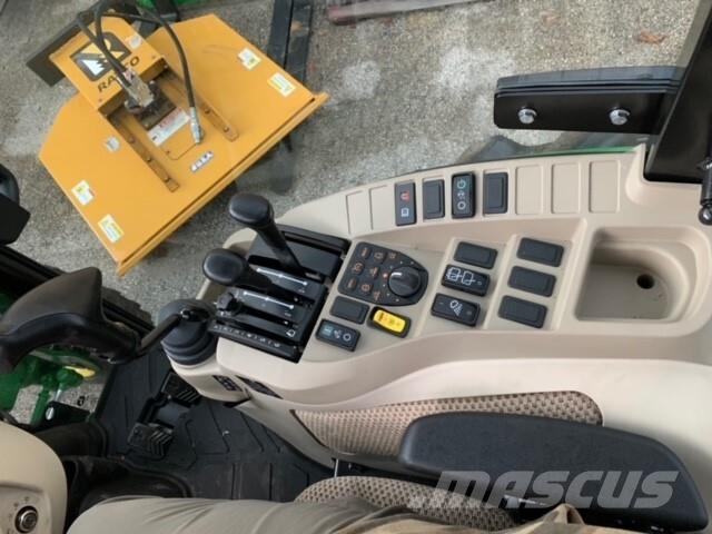 John Deere 4066R Трактори